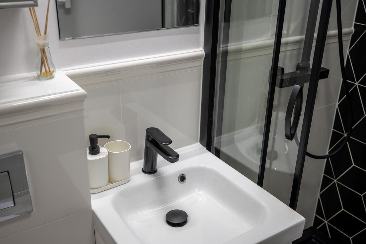 Apartament Batorego 16 Blue Prywatne Mieszkanie 300m Od Metro Pole Mokotowskie I Sgh Samodzielne Zameldowanie! Self Check-in System! Warszawa